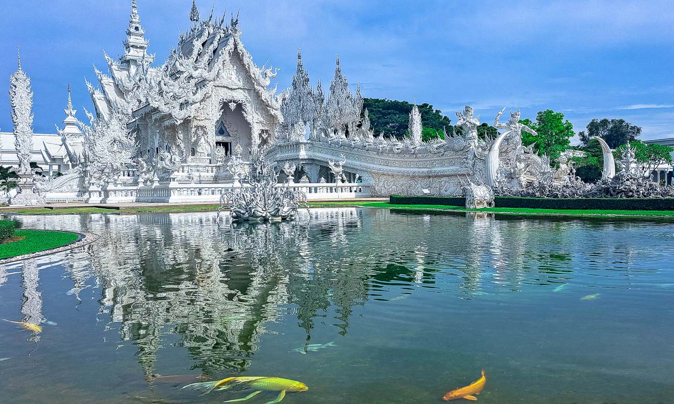 les temples et montagnes de chiang rai: un voyage spirituel et sensoriel